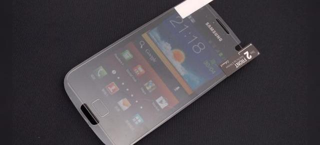 Folia protectoare pentru ecranul lui Samsung Galaxy S III comparată cu Galaxy S II