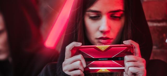Nubia Red Magic 5G, smartphone-ul de gaming de 579 euro sosește acum pe varianta Hot Rod Red; Disponibil la precomandă în magazinul european