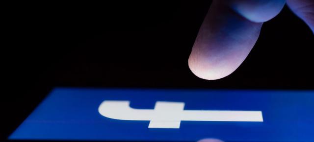 Aplicaţia Facebook de pe Android va primi Dark Mode şi un tracker pentru Covid-19; Iată detalii