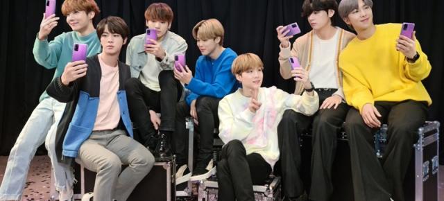 Samsung pregătește ediții limitate BTS pentru smartphone-ul Galaxy S20+ și căștile Galaxy Buds+