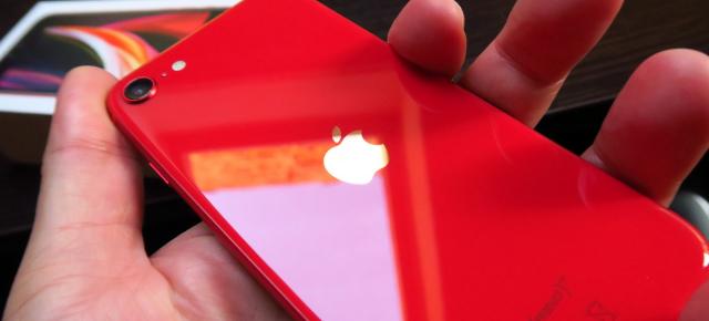 Apple iPhone SE (2020): Design clasic, generic, care îşi cunoaşte publicul