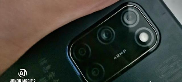 Un telefon Huawei misterios apare în fotografii, cu o cameră quad cu senzorii dispuşi în formă de "L"; Ce model ar putea fi?