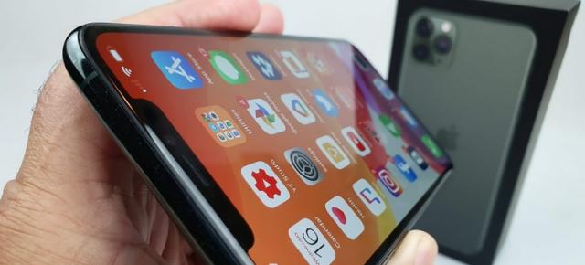 Apple are de plătit aproape 1 miliard de dolari către Samsung și de vină sunt vânzările slabe de iPhone-uri; Iată cum se leagă totul