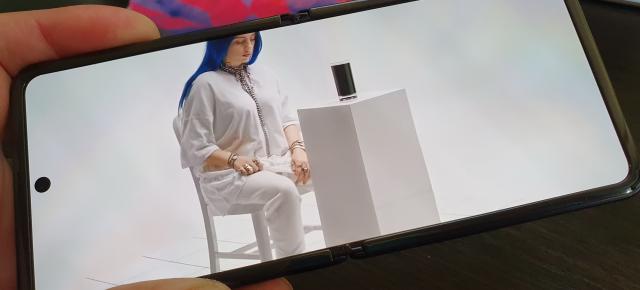 Samsung Galaxy Z Flip: Acustică deloc rea pentru un telefon aşa compact, cu speaker singular