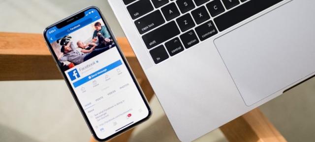 Facebook atacă Apple pe tema taxelor şi comisioanelor aplicate companiilor mici