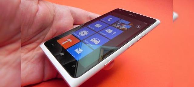 Review Nokia Lumia 900 - aceeași tehnologie, același OS Într-un ambalaj mai mare, poate prea mare! (Video)