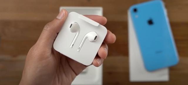 Lipsa căștilor EarPods din cutia lui iPhone 12 este confirmată și de iOS 14.2 