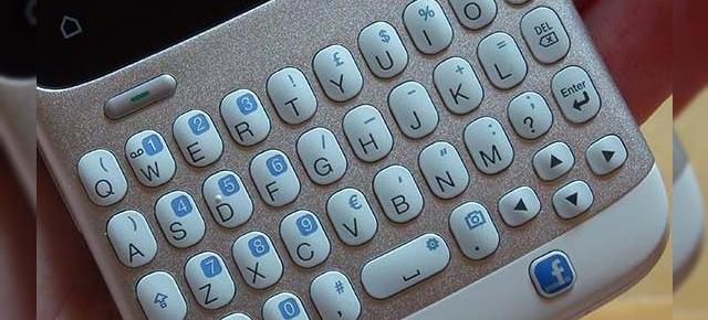 Mark Zuckerberg nu crede că e nevoie să fie produs un telefon Facebook complet nou