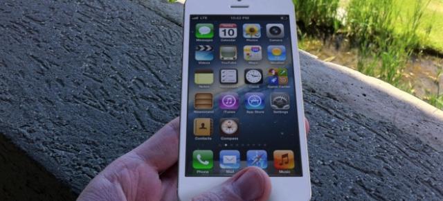 iOS 6.0 scalează corect o interfață cu 5 rânduri doar pe rezoluția de 640 x 1136, cea a lui iPhone 5