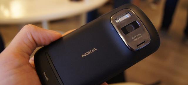 Nokia 808 PureView vs Samsung GALAXY Camera - camera phone la maxim
