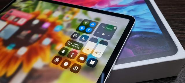 iPad Pro 12.9 inch (2020) Unboxing: tableta ta pentru randare 4K rapidă, cu LiDAR şi talie sub 6 mm (Video)