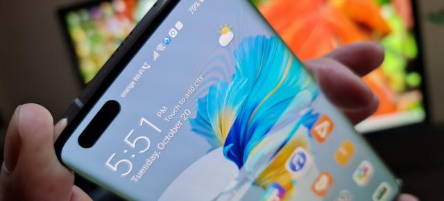 Huawei Mate 40 Pro: Display OLED de cea mai bună calitate