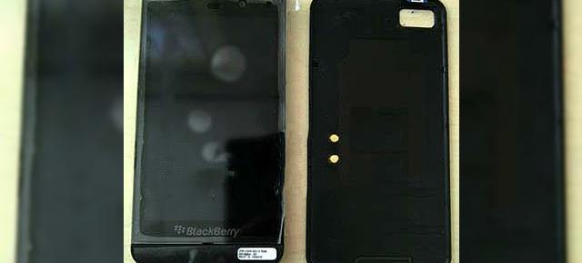Un device cu touchscreen și BlackBerry 10 a apărut pe web cu două imagini