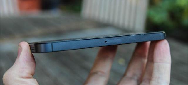iPhone 5 are probleme cu finisajul! După Antenna Gate avem Scuff Gate!