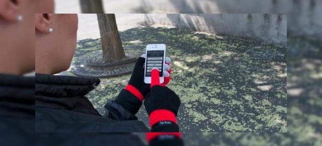 Accesoriu de sezon: Mânușile touchscreen Hi-Glove
