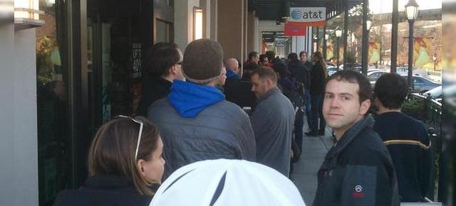 Nokia Lumia 920 are parte de cozi În fața magazinelor AT&T; Foarte puține unități pe stoc!