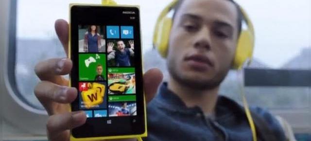 Noua reclamă la Windows Phone de la Microsoft seamănă cu cea pentru Galaxy Nexus de anul trecut (Video)