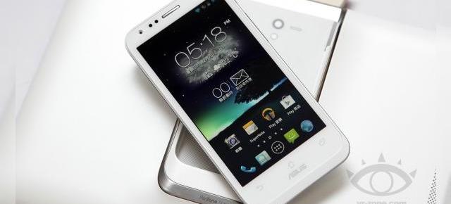 ASUS Padfone 2 În varianta albă, primul set de fotografii