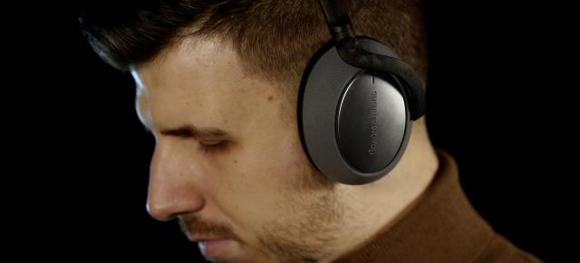 Bowers & Wilkins PX7 Review: Căștile wireless cu ANC și un sunet imersiv, inspirate din cele mai rapide mașini de curse din lume