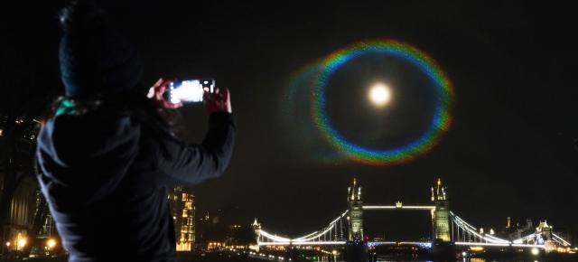 OnePlus 9 fotografiază primul curcubeu nocturn (Moonbow), fenomen cosmic rar; Culorile sunt scoase în evidență cu tehnologia Hasselblad