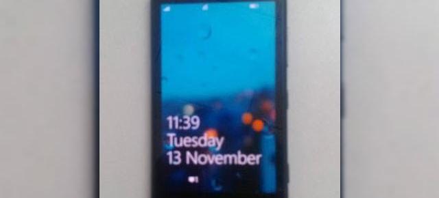 Nokia Lumia 825 - smartphone cu Windows Phone 8 și display PureMotion (zvon)