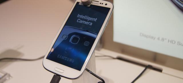 Samsung lucrează la un update de firmware ce va rezolva bugul ce duce la moartea subită a unor modele Galaxy S III