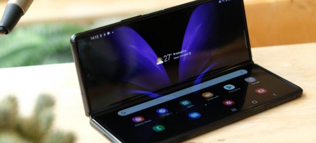 18 milioane de smartphone-uri pliabile vor fi livrate până în anul 2022 (Counterpoint Research)