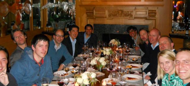 Vedetele tehnologiei din Silicon Valley se reunesc la o cină cu pizza: șefii de la Twitter, Yahoo, câțiva oficiali Apple și Google la aceeași masă!