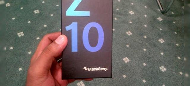 Iată cutia și ambalajul lui BlackBerry Z10; Ar putea fi pus În vânzare chiar de azi, prin Vodafone!