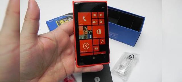 Nokia Lumia 920 unboxing: scoatem din cutie cel mai interesant și atractiv model Windows Phone 8 (Video)