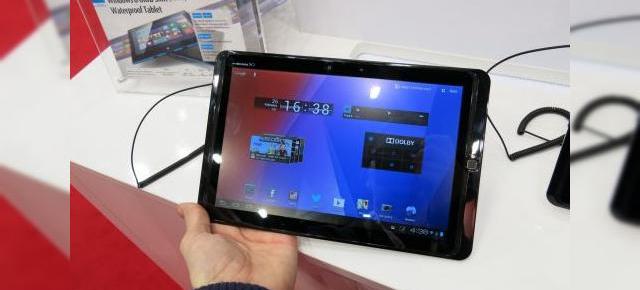 MWC 2013: Fujitsu Arrows Tab hands on - o tabletă cu o über baterie și difuzoare uriașe (Video)