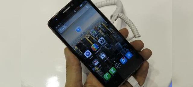 MWC 2013: Alcatel One Touch Idol, telefon cu ecran bun și Jelly Bean, carcasa cu feeling ieftin (Video)