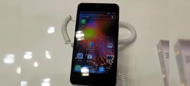 MWC 2013: Alcatel One Touch Star hands on - e loc și pentru midrange la MWC! (Video)