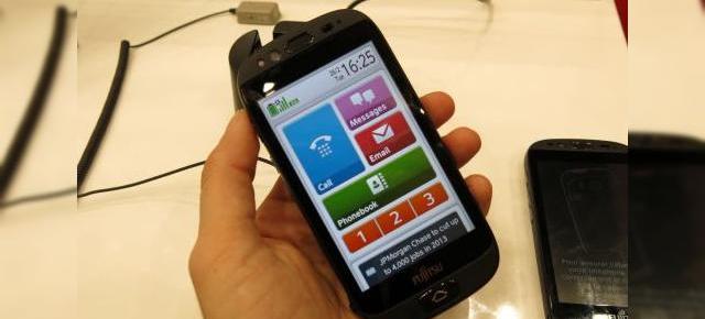 MWC 2013: Fujitsu Stylistic S01, un smartphone pentru cei În vârstă; Iată cum face baie telefonul! (Video)