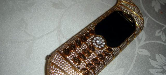 Telefonul din aur și diamante are propriul său inginer și se afla În România; Îl deține regele rromilor!