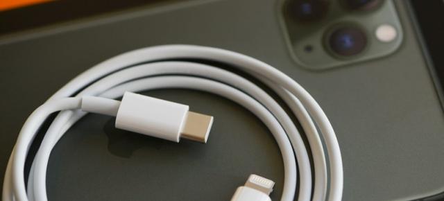 Apple iPhone 13 va suporta încărcarea rapidă pe fir la 25W; Va debuta și un nou încărcător ce va putea fi achiziționat separat