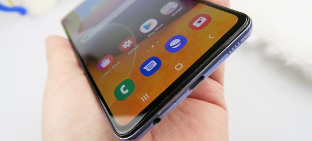 Samsung Galaxy A72 4G: Conectivitate 4G şi opţiuni tipice midrange, avute şi în 2020