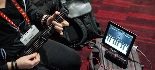 Mai distractiv decât Guitar Hero! JamStik e o chitară joystick pentru iPad (Video)