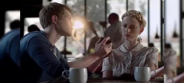 O nouă reclamă la HTC One atacă rivalii cu... "noroi", dar foarte subtil (Video)