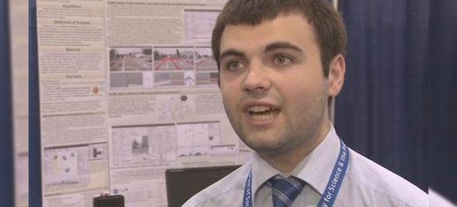 Un tânăr de 19 ani din România a creat mașină care se conduce singură; Premiat de Intel!
