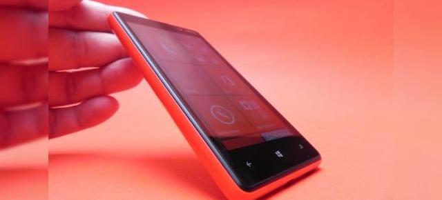 Review Nokia Lumia 820: Windows Phone cu valoare adăugată, design nu foarte atractiv (Video)