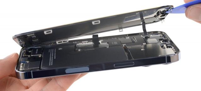 Disecţia lui iPhone 13 Pro realizată de iFixit dezvăluie modificări la mecanismul Face ID, probleme cu înlocuirea ecranului