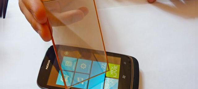 Un startup francez a creat display-ul transparent de telefon care suportă Încărcarea cu energie solară