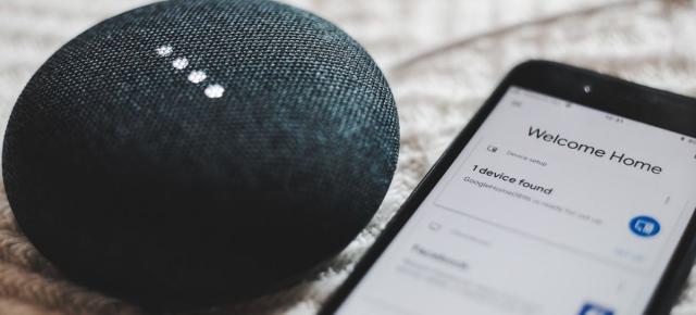 Google Assistant nu mai necesită rostirea comenzii vocale complete "Hey Google, Stop" pentru a opri redarea unei informații