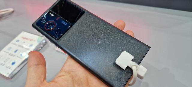ZTE Axon 40 Pro își face apariția în baza de date TENAA; Pare să adopte acelasi setup foto integrat pe Nubia Z40 Pro