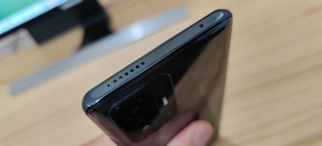 Xiaomi 11T: Audio stereo fiabil pentru sensibili, cu destul bas pentru petreceri