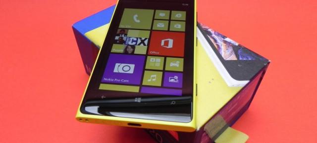 Nokia Lumia 1020 unboxing: cameraphone-ul prin excelență, scos din cutie la Mobilissimo.ro (Video)