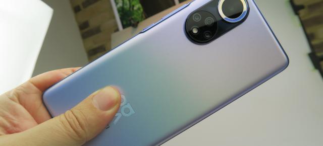Am testat plăţile contactless cu Huawei nova 9 şi aplicaţii de productivitate (Video)