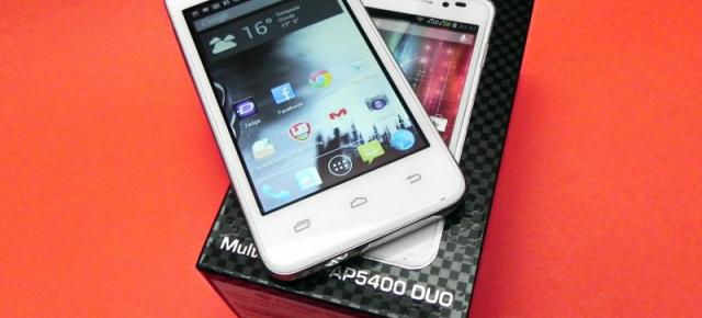 Prestigio MultiPhone 5400 Duo unboxing: telefon dual SIM quad core accesibil scos din cutie (Video)