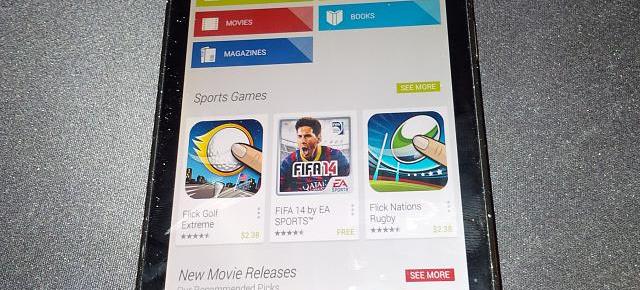 Câteva fotografii Îl arată pe BlackBerry Z10 rulând aplicația PlayStore
